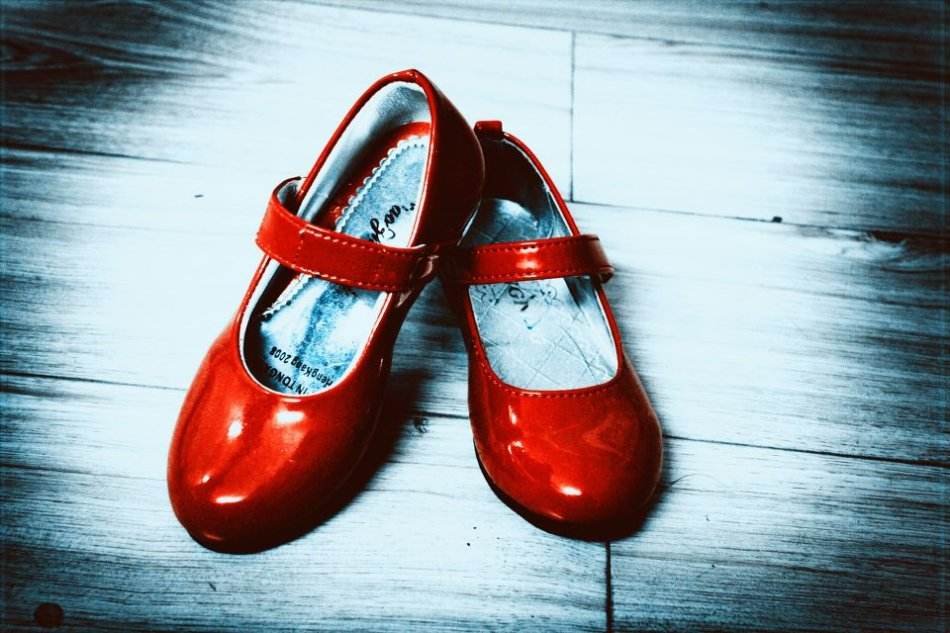 红舞鞋的全文是什么？