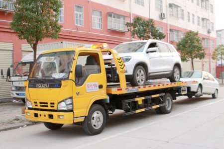 道路事故救援拖车多少钱