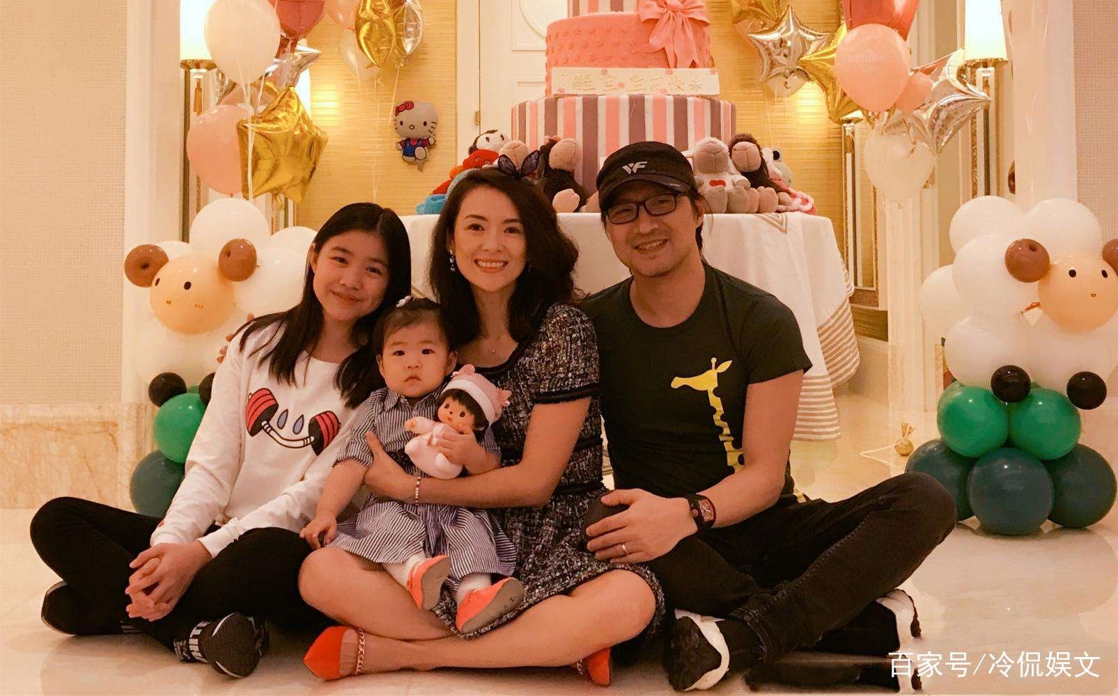 章子怡为儿子庆两岁生日，亲手做长寿面，汪峰在做什么？