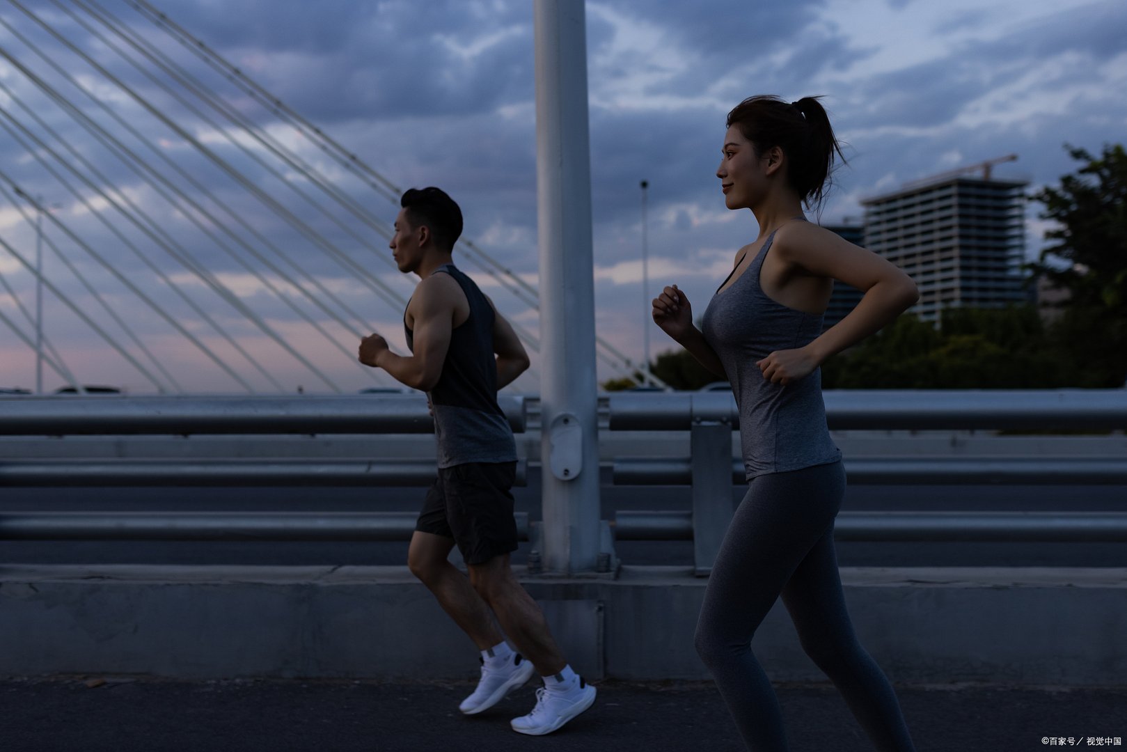 总觉得女朋友藏着很多秘密，但又不愿意和我说该怎么办？