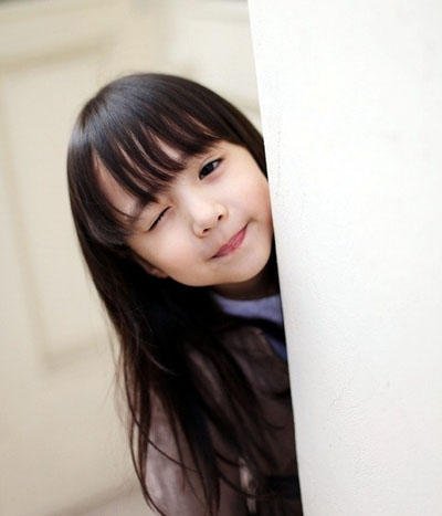 好想知道这个可爱的韩国小女孩叫什么名字啊?