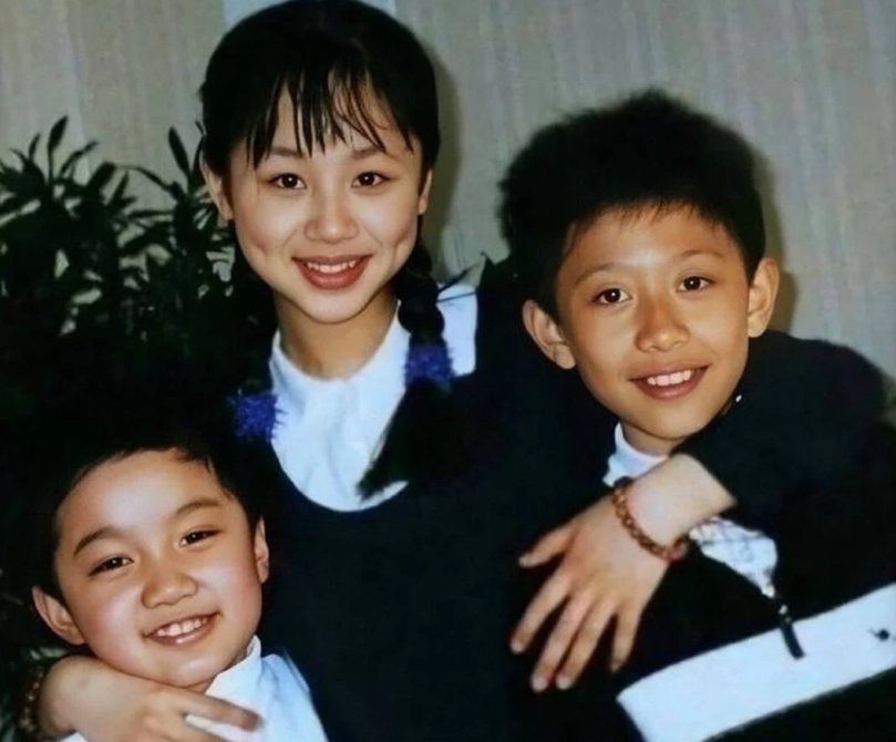 杨紫和男星的“结婚照”，多数都不情愿，唯独跟是他是发自内心，他是谁？