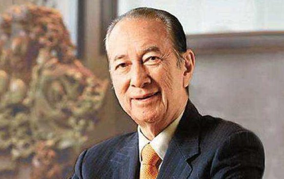何鸿燊去世后一年都没下葬，这一年不下葬的原因是什么？