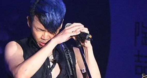 我们的故事歌曲原唱