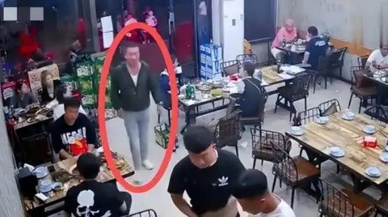 打人案主犯所开火锅店曾偷电，你还知道哪些关于他的其他事迹？