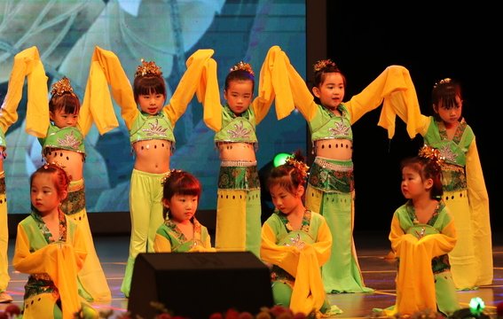 孩子演出适合发朋友圈的句子