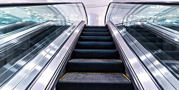 广东深圳一小男孩故意关闭电梯导致下电梯女孩摔倒，事情后续如何？