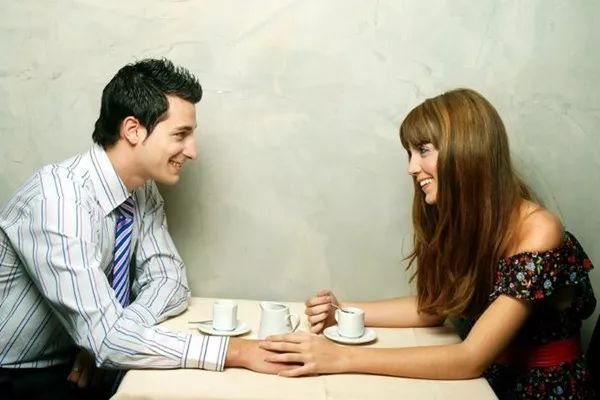 为什么女人很容易相信男人呢。