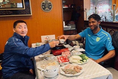 中国小伙31岁踢进德国足球联赛，他是如何做到的？
