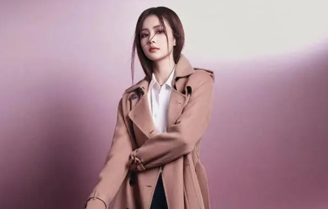 狠狠的被倪妮白鹿邢菲的封面照美到了！你最喜欢谁的风格？