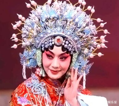 被很多人称为“京剧第一美人”的李胜素，到底是一个什么样的人？