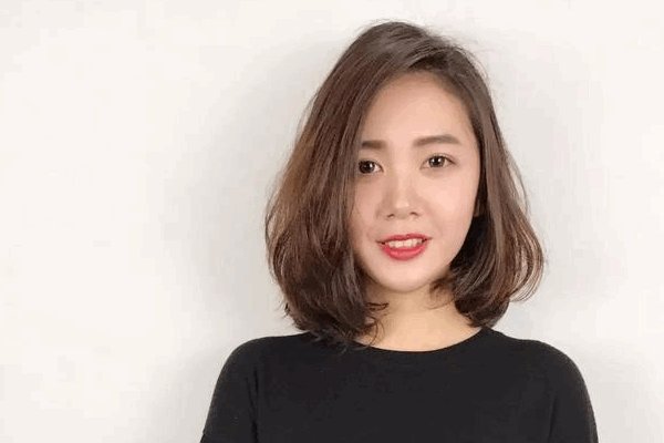 戴眼镜适合什么刘海