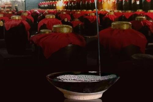 五粮液存14年成空瓶，这是为什么呢？