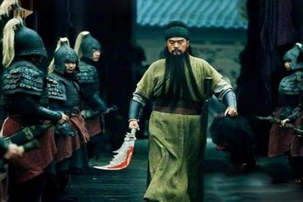 《三国演义》中的故事情节，千里走单骑的人是谁？