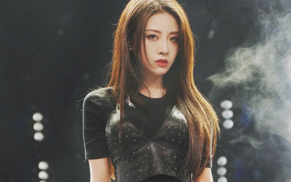 喻言复出无望，连续缺席综艺录制商务也被拒，究竟是谁在打压她？