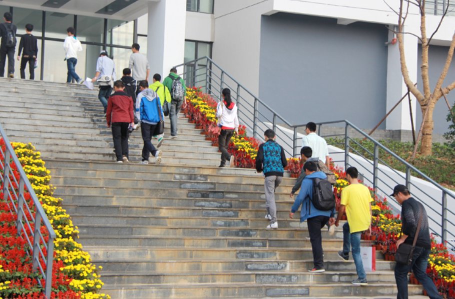 秩序井然的近义词是什么