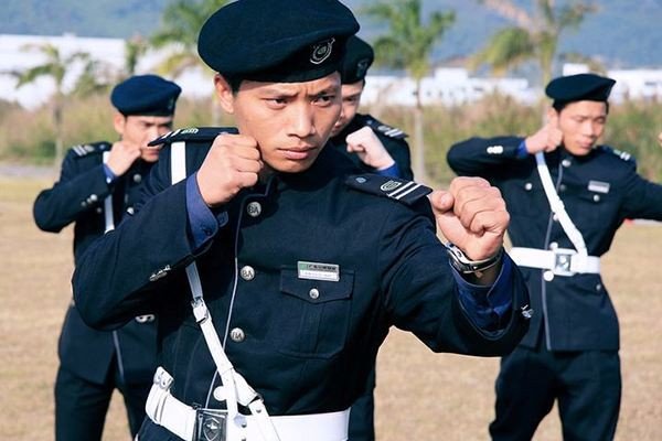 半夜杭州25岁健身女教练失声痛哭，为何这一哭竟导致多人受伤？