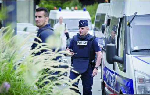 法国警察替换人质殉职了吗？