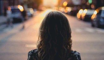 在你困难的时候男友都不在身边，你会和他分手吗？