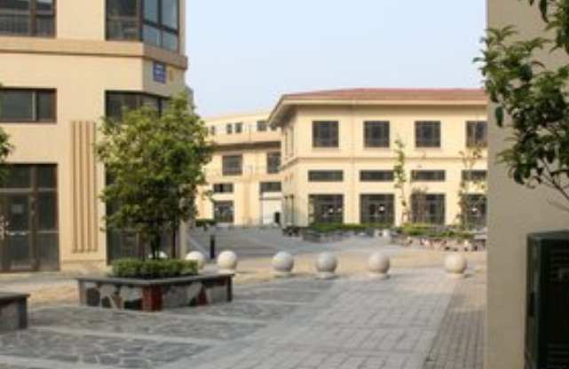 新华时评:合理房价是一个城市的竞争力所在，你赞成这一观点吗？