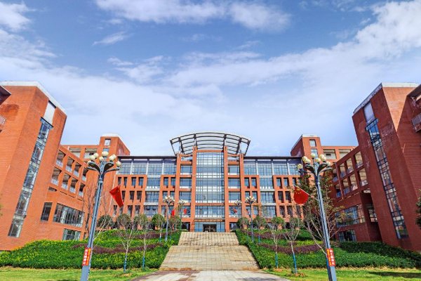 湖北商贸学院学费