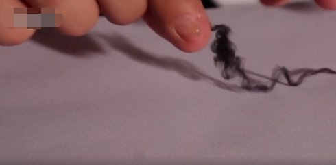 蜂鸟牌怎么变？(纸片飞旋魔术）