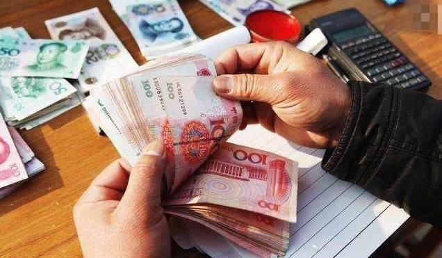 乡镇基层公务员工资是多少？