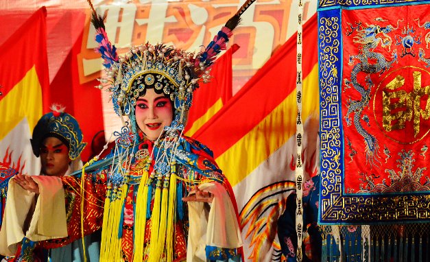 穆桂英挂帅的主题曲是什么？