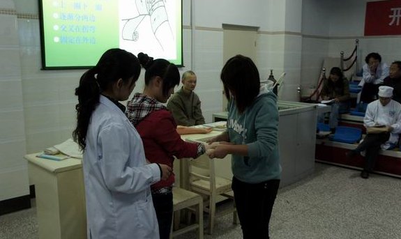 河南开封市卫校到底好不好？是公办3+2的么？？