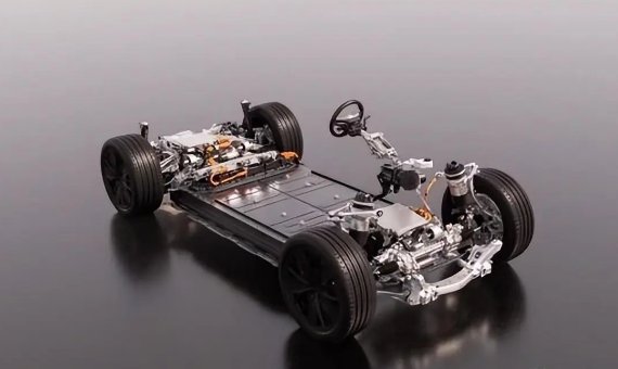 Macan纯电版亮相纽约车展，能否卷得过国产厂商？