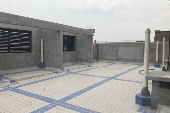 女儿墙应设置构造柱,构造柱间距不宜大于( )。