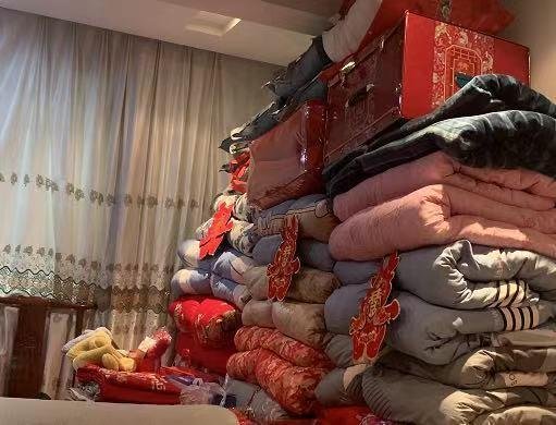 网传新娘家不给接亲，新娘的父亲作出了什么回应？