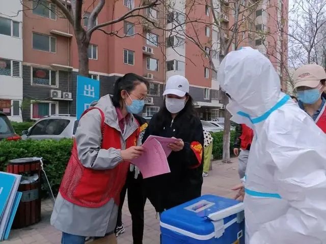 河南大爷卖黄瓜被罚公开念检讨书，这是怎么回事？