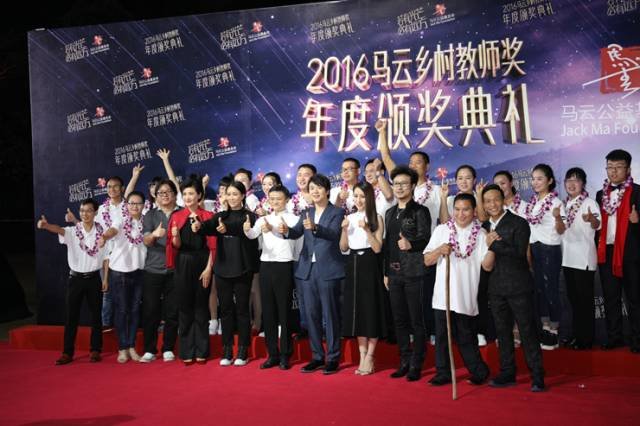 那是说两个苹果是挨俩炮的是什么小品