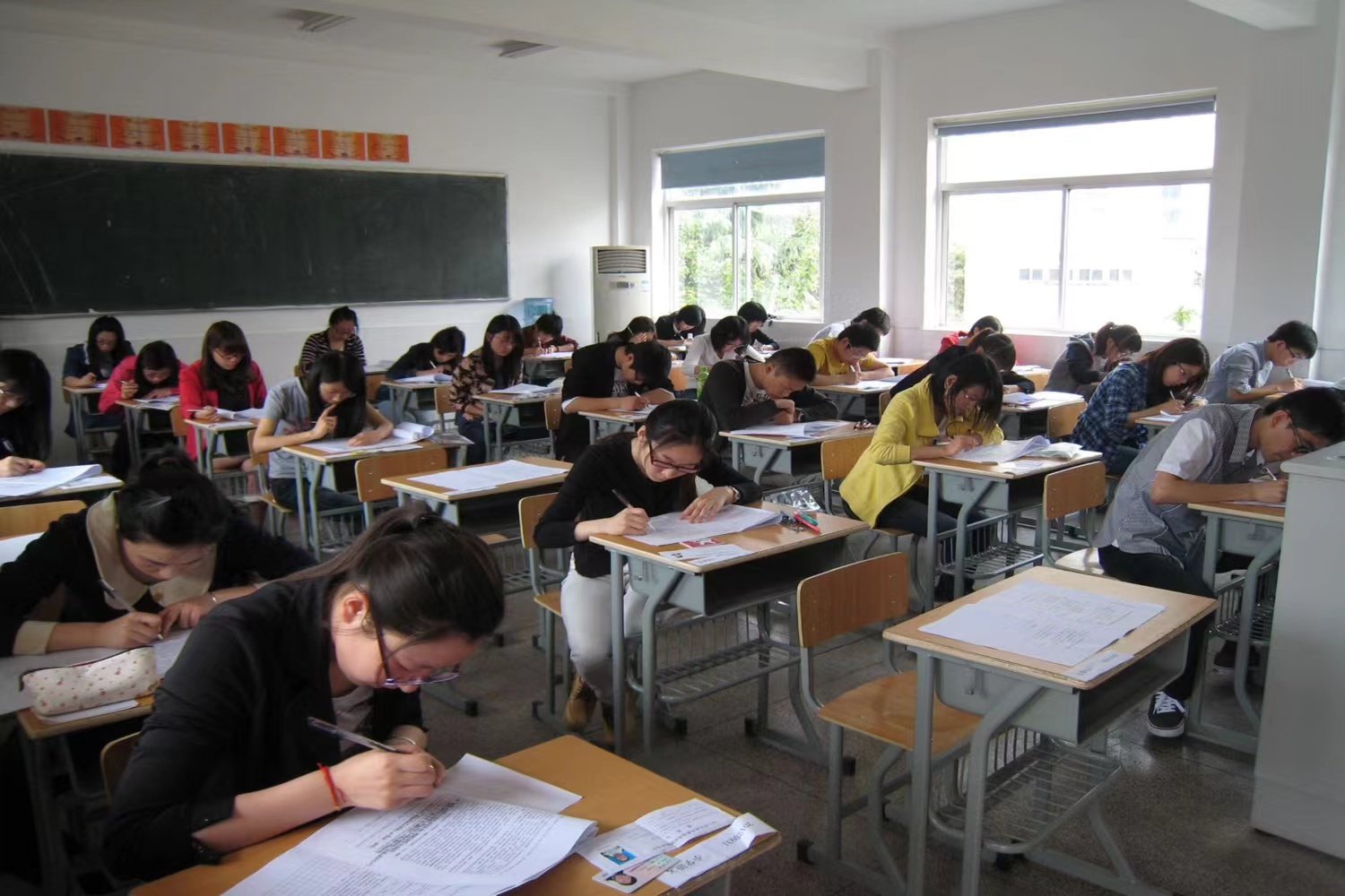 法考客观题考试全国合格分数线多少？