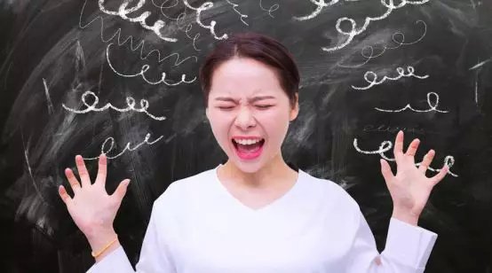 山顶撑满同款帐篷，武功山一女游客半夜迷路，最终是如何找到的？