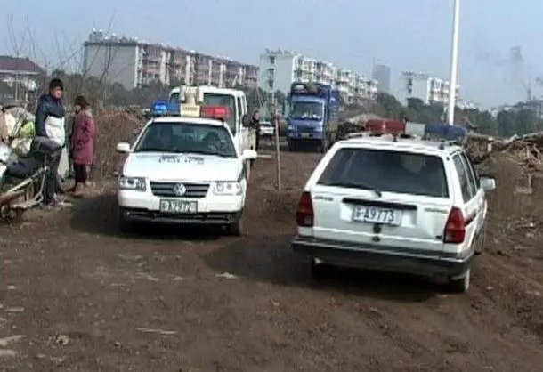 警方通报运钞车货车相撞致2死,酿成这起惨剧的原因是什么?