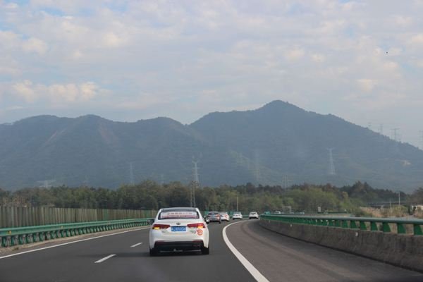 武汉女副区长倪红发生事故身亡，造成事故的原因是什么？