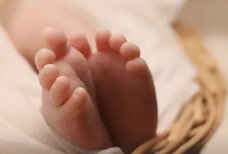 安徽医院辟谣“六旬夫妇产女”一事，这究竟是怎么回事？