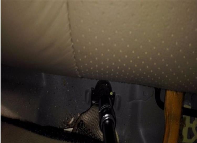 凯越后排坐垫怎么拆