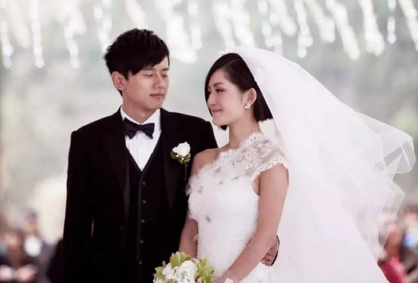 哪些明星夫妇是在国内举办的婚礼？