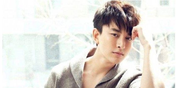 有哪些明星家里很有钱，是一个富二代？