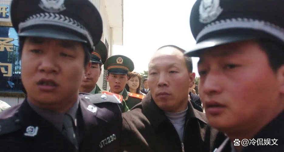 好邻居是福，坏邻居是祸，男子借故骗来房门奸污女邻居，应当如何判？