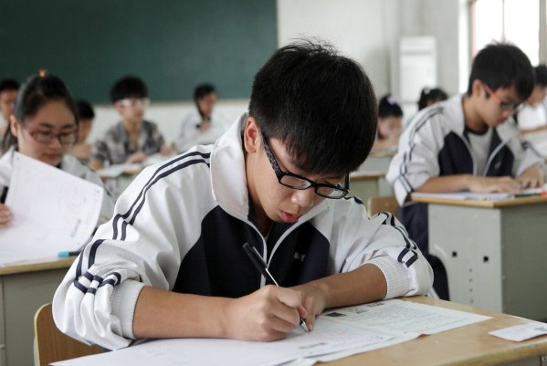 2023年上海中考录取分数线是多少分？