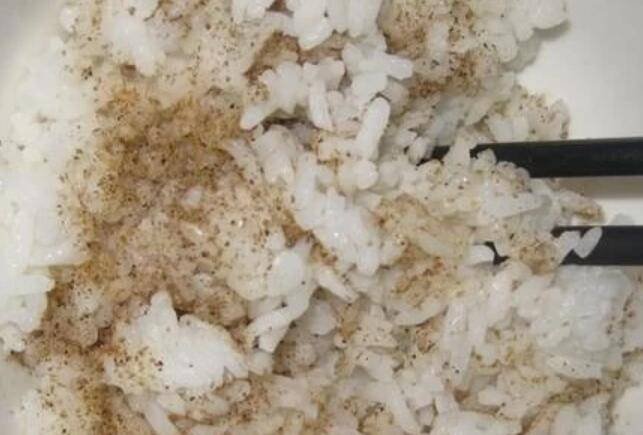 雪饼上的雪主要是什么成分