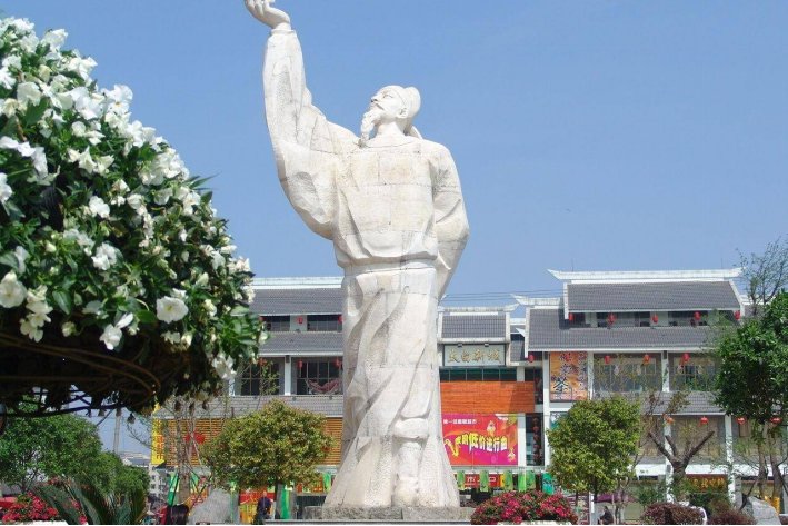 海畔风吹冻泥裂枯桐叶落枝梢折的意思