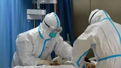 宁波护士在抢救过程玩手机，官方称其联系医务人员支援抢救，具体情况如何？