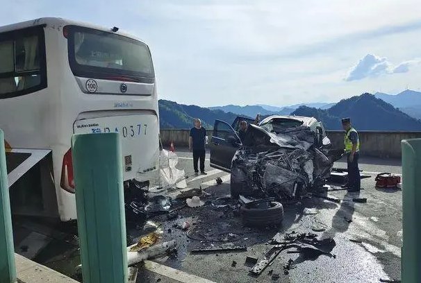 杭州一网约车与多车发生碰撞事故，司机是否涉嫌违法驾驶？