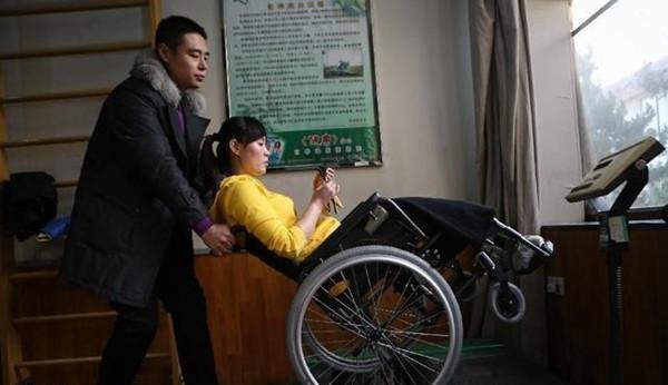 为救学生失去双腿，主动与丈夫提出离婚的教师张丽莉，后来如何？