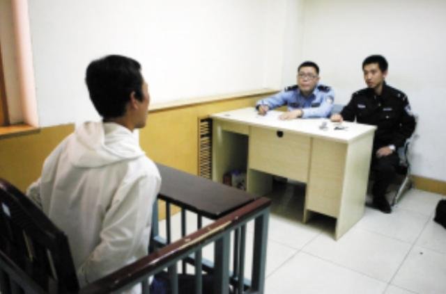 男子吃夜宵，3个人上来就砍，对不起，砍错了！后来怎样？